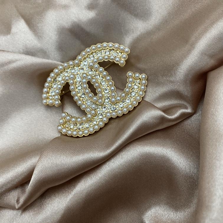 Chanel brooch 108417