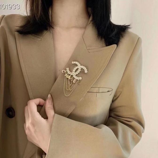 Chanel brooch 108420