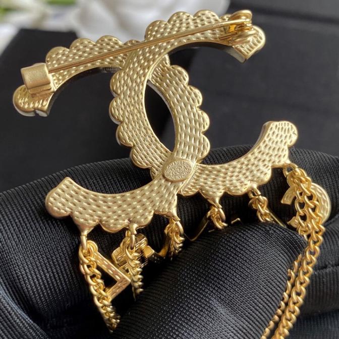 Chanel brooch 108420