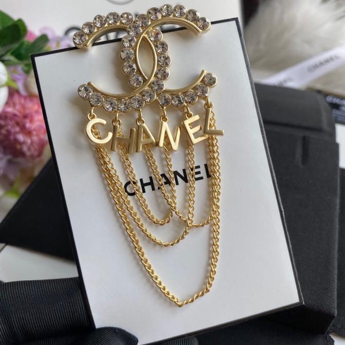 Chanel brooch 108420