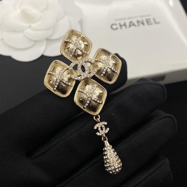 C286 Chanel brooch