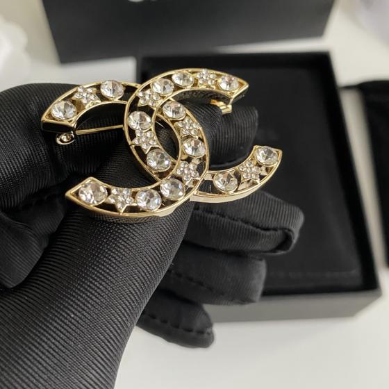 C215 Chanel brooch 108556