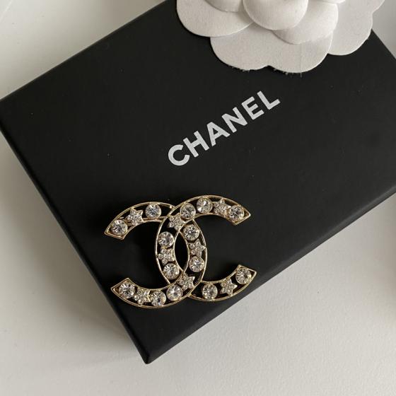 C215 Chanel brooch 108556