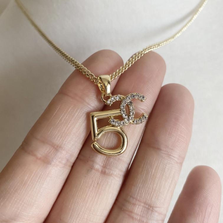 B196  Chanel necklace 108345