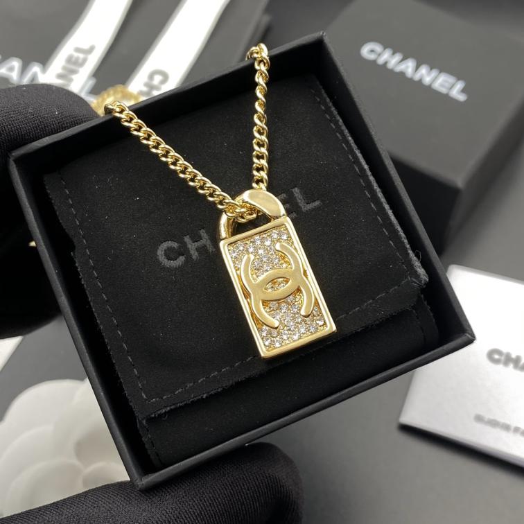 B066 Chanel necklace 104742