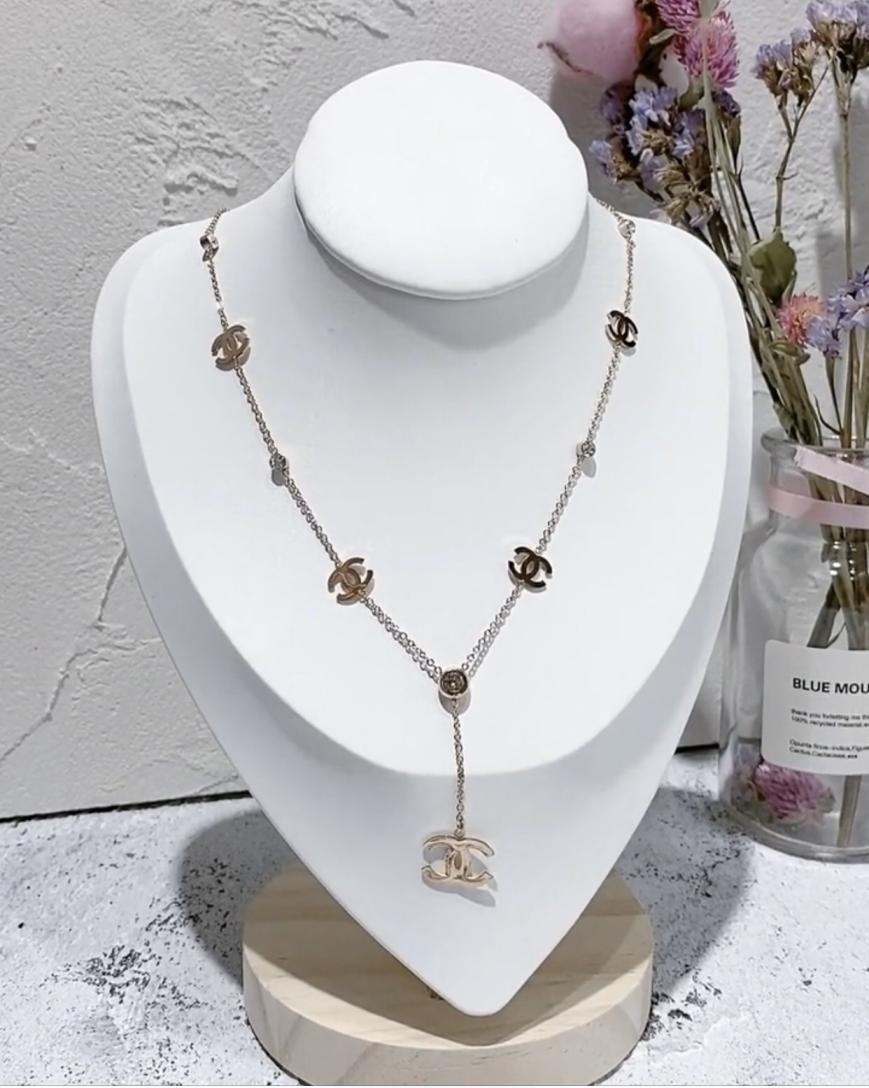 Chanel necklace 108809