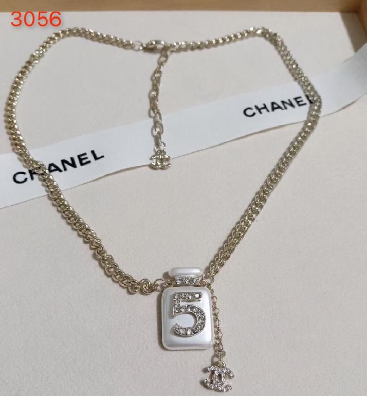 white/black Chanel necklace 108827