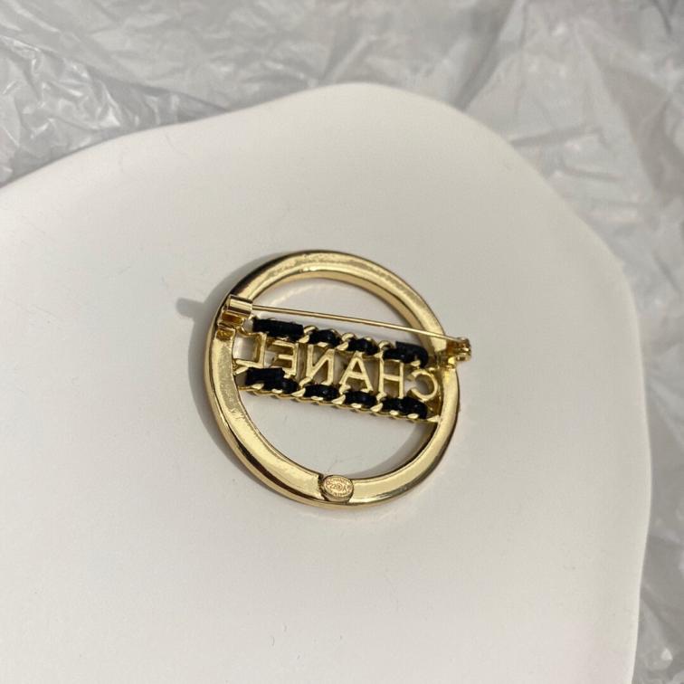 Chanel brooch 108737