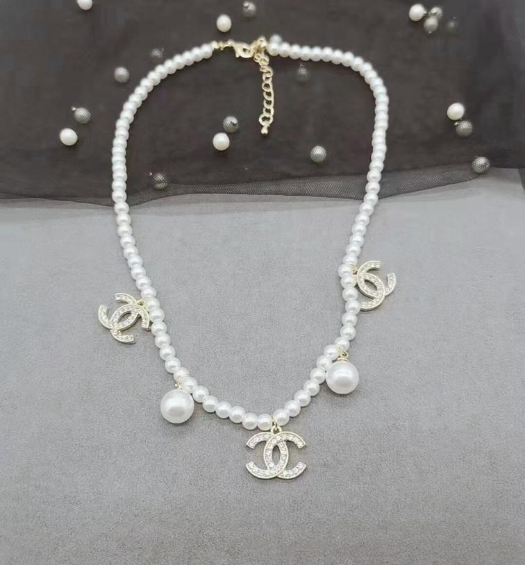 Chanel necklace 108735