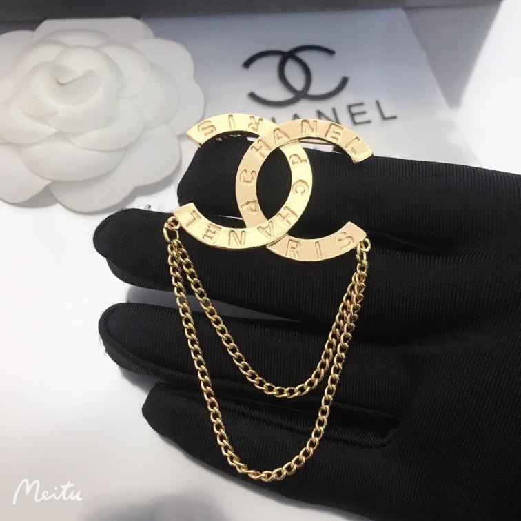 yellow gold Chanel brooch 108720