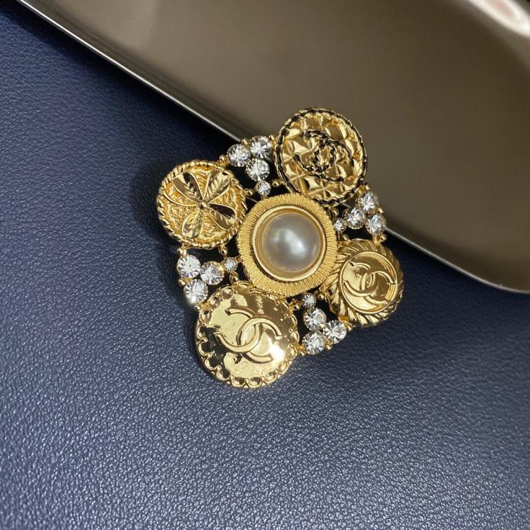 Chanel brooch 108699