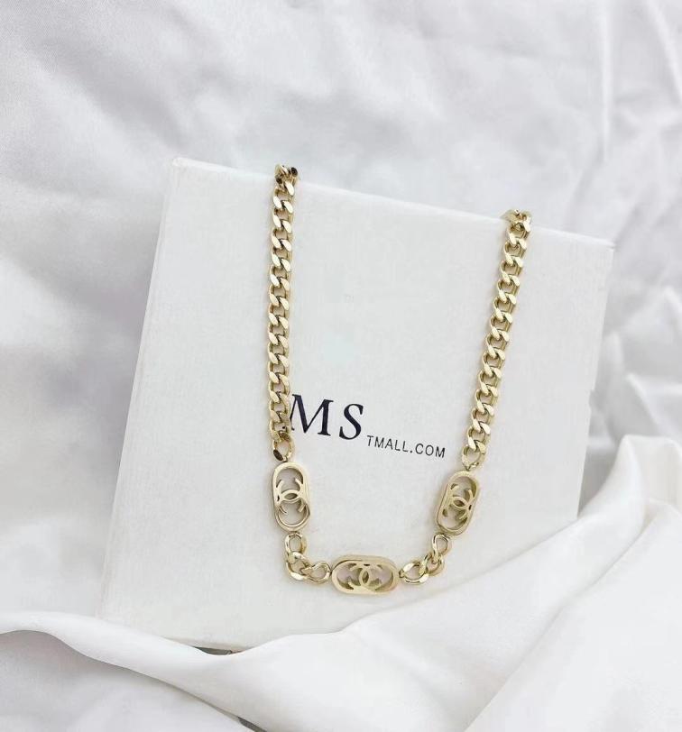 Chanel necklace 108961