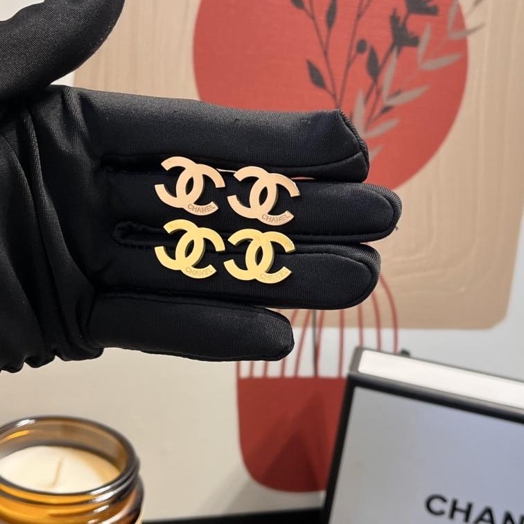 A718  Chanel earrings 108947