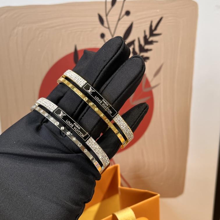 S317 LV Bracelet 109170