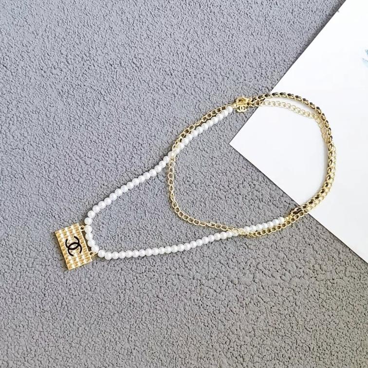 Chanel necklace 109141