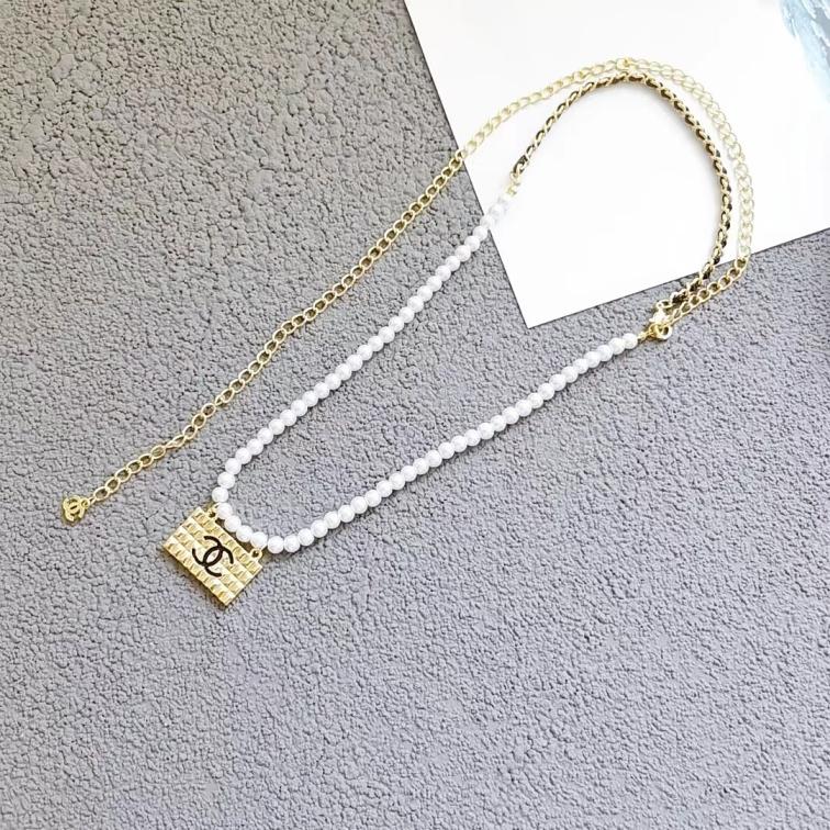 Chanel necklace 109141