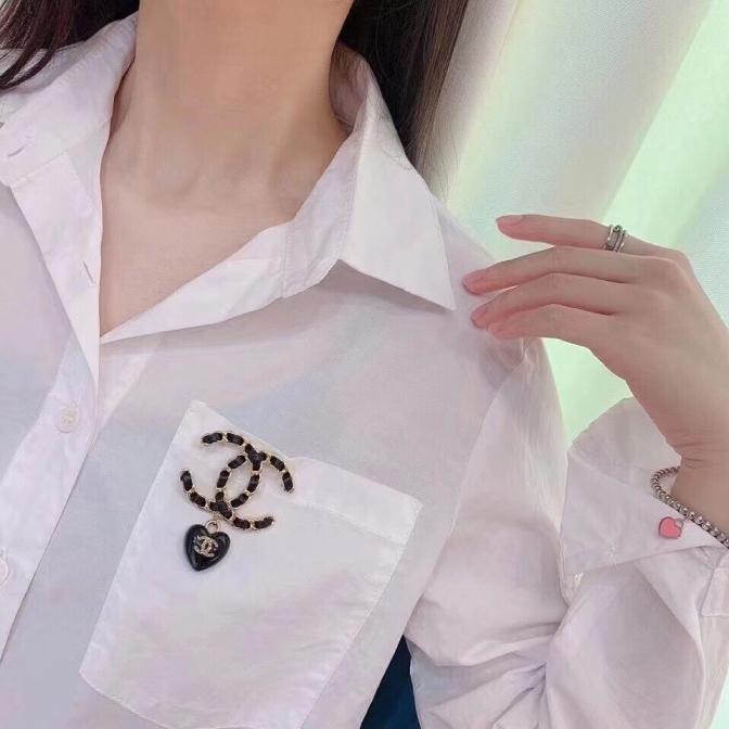 Chanel brooch 109244