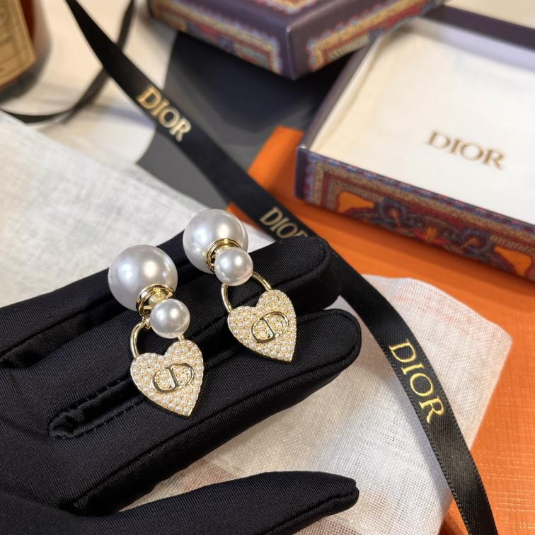 A740 Dior pearls earrings 109284