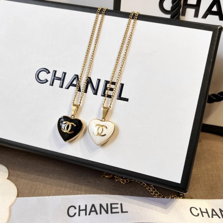 X444  Chanel necklace