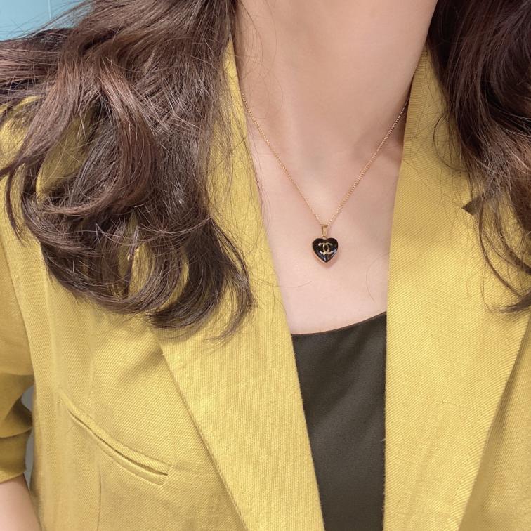 X444  Chanel necklace
