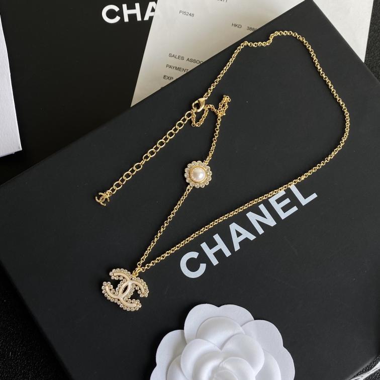 B150  Chanel necklace 109426