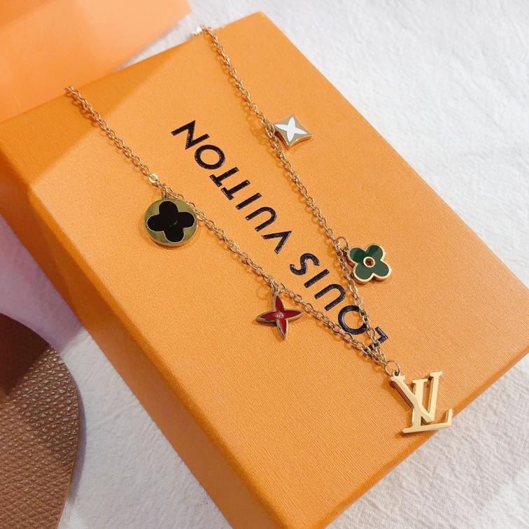 X284 LV necklace 109624