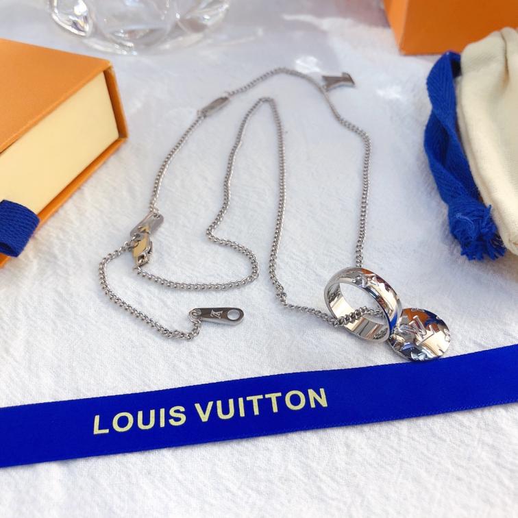 X238 LV Ring necklace 109609