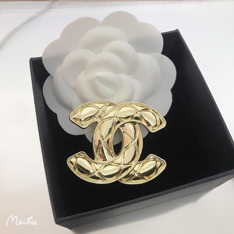 Chanel brooch 109640
