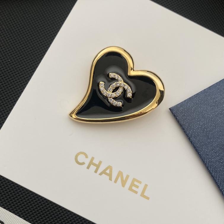C013  Chanel brooch 109663