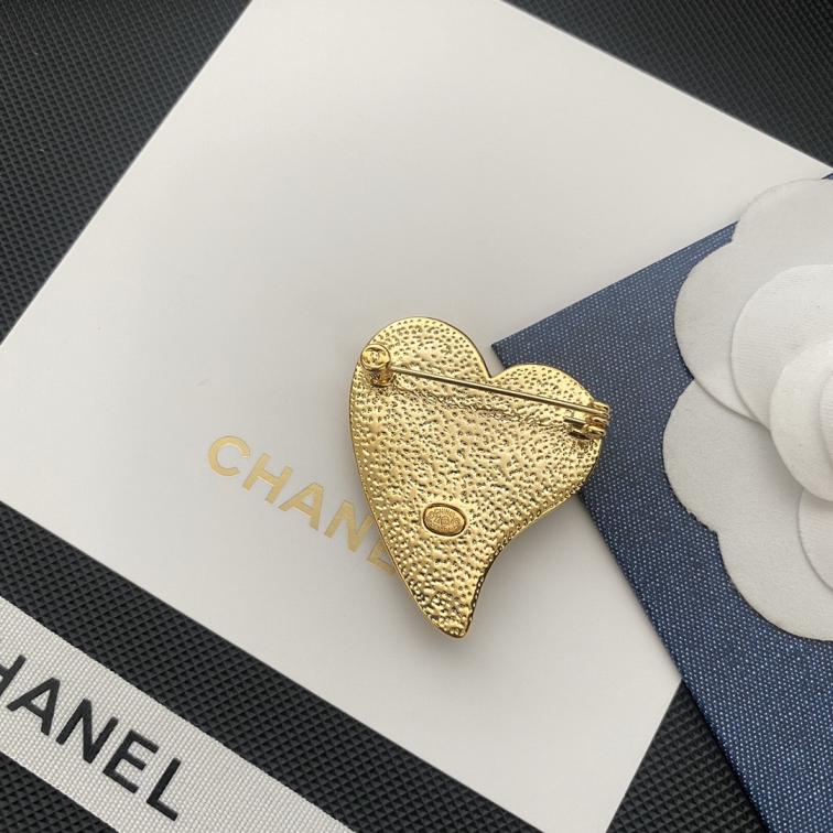 C013  Chanel brooch 109663