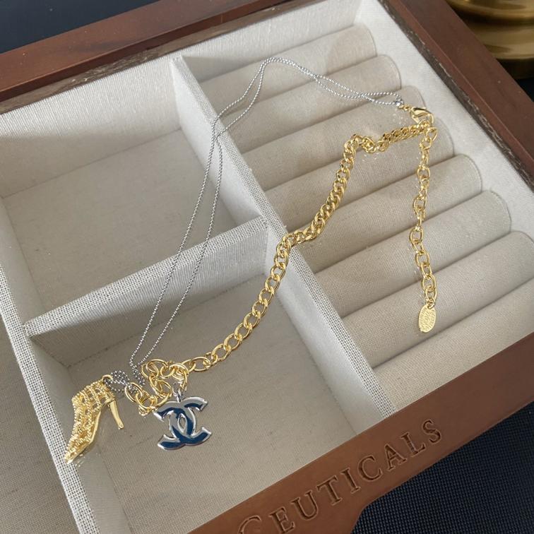 B252 Chanel necklace 109777