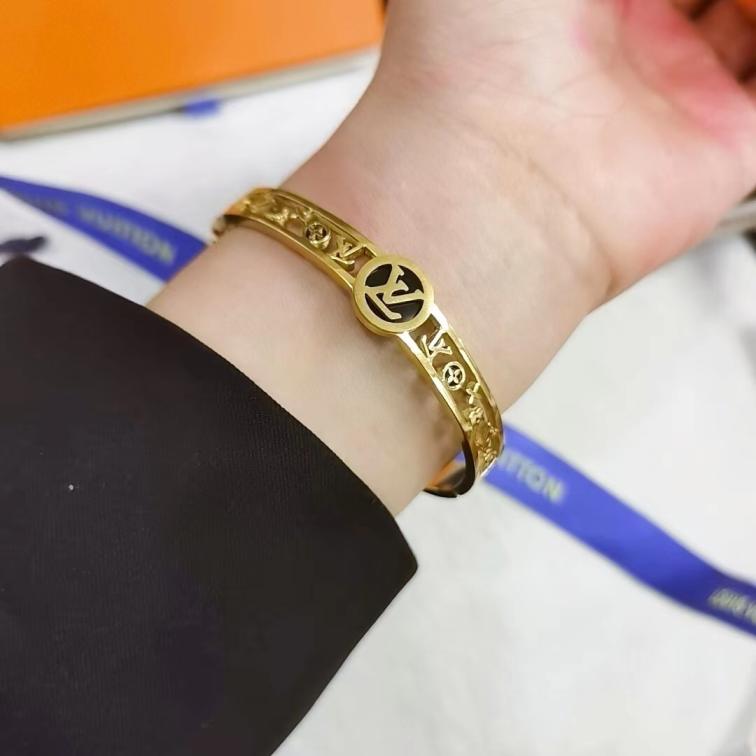 LV Bracelet 109744