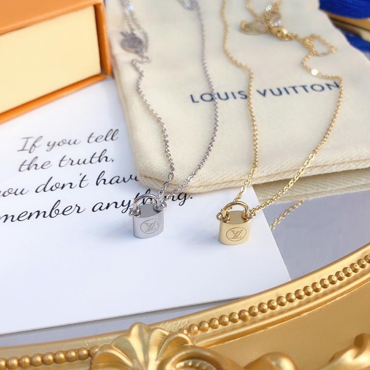 X201 LV lock necklace 109927