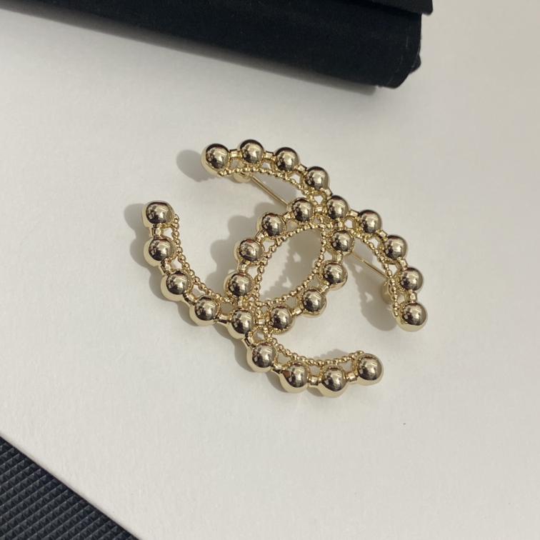 C002 Chanel brooch