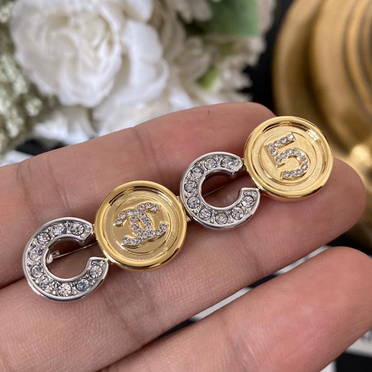 C058  Chanel brooch