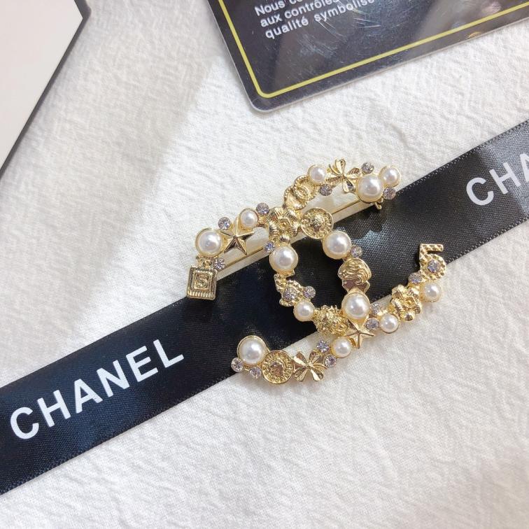 D011 Chanel brooch 110186