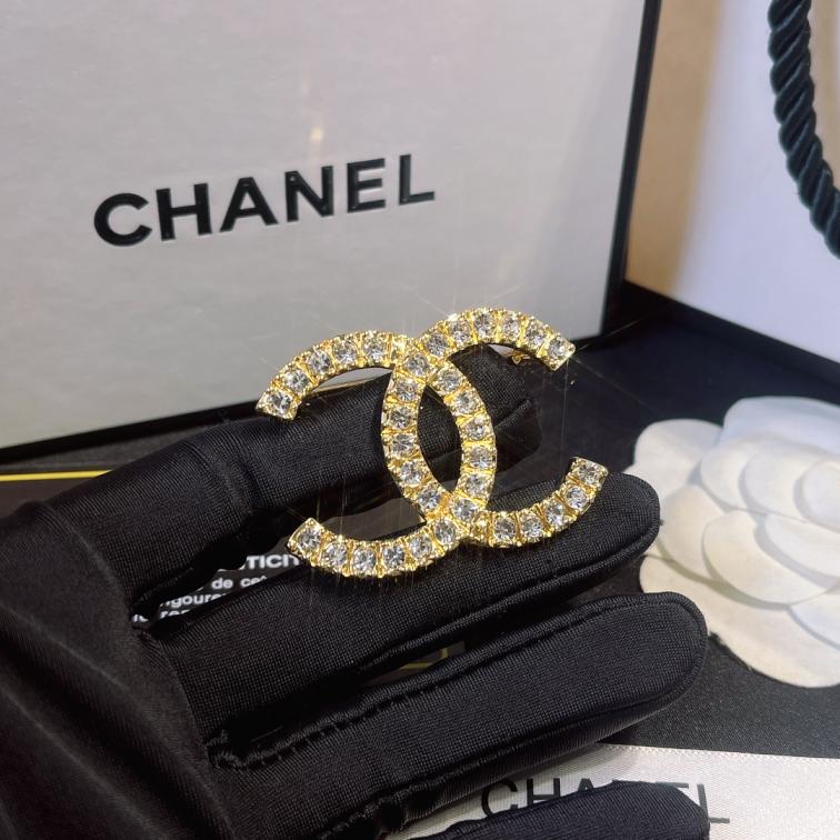 D104 Chanel brooch 110316