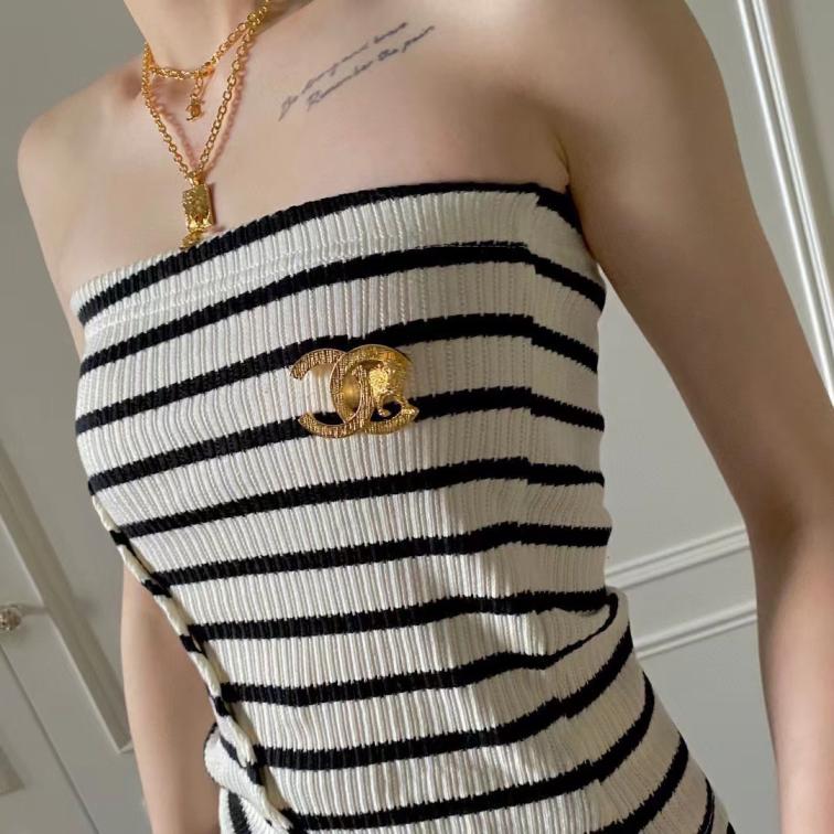 C020  Chanel brooch 110421
