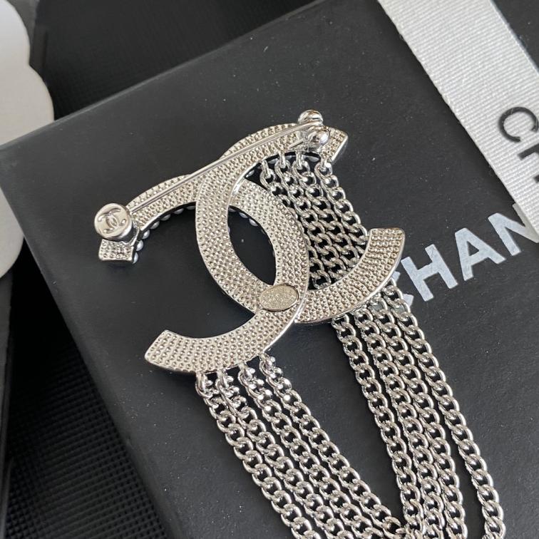 C178  Chanel brooch 110419