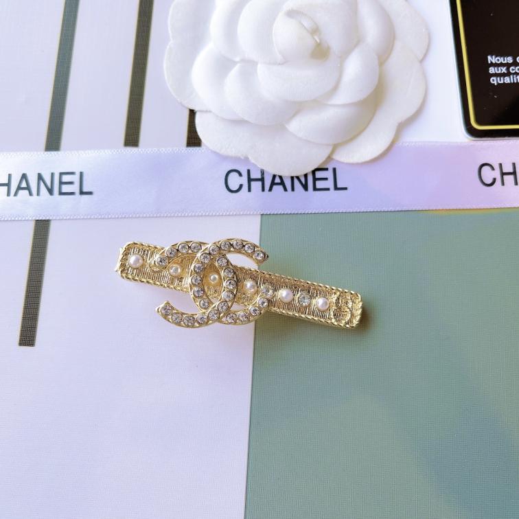 F034  Chanel hairclip 110491