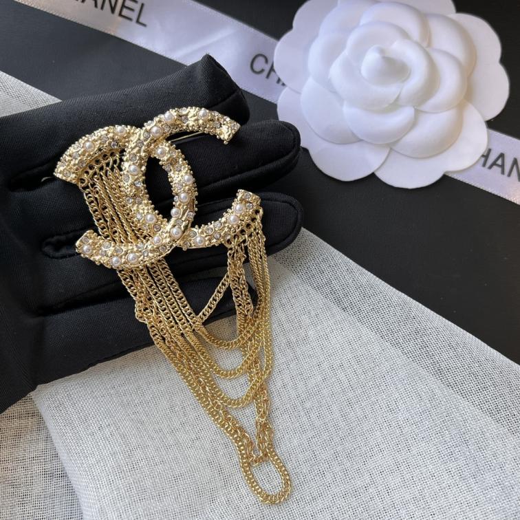 D119  Chanel brooch 110487