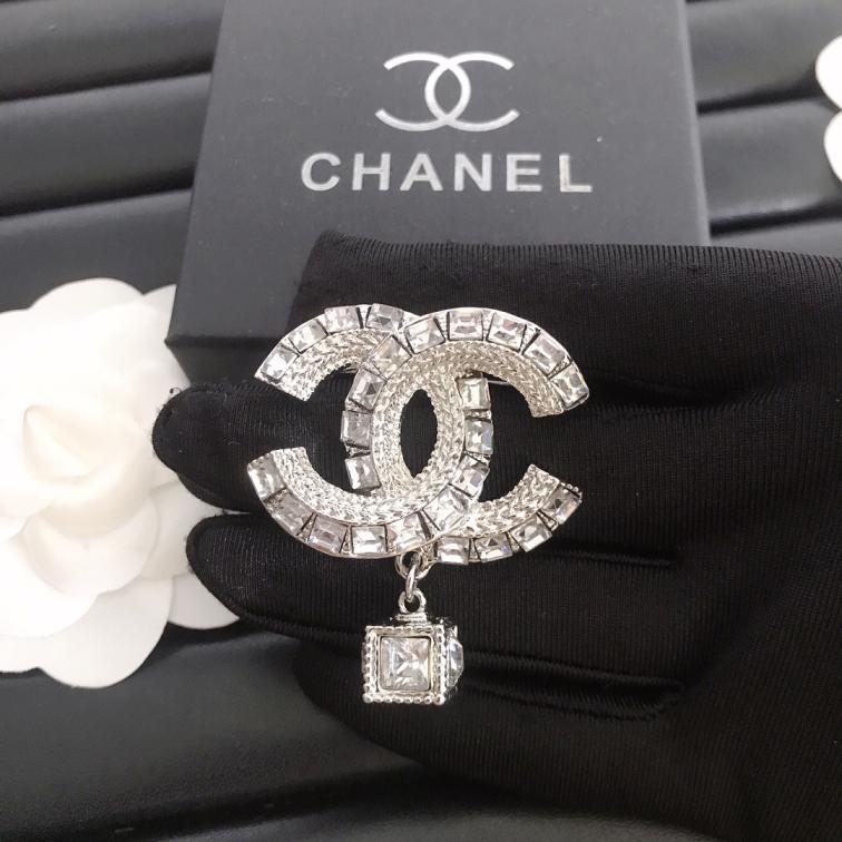 Chanel brooch 110598
