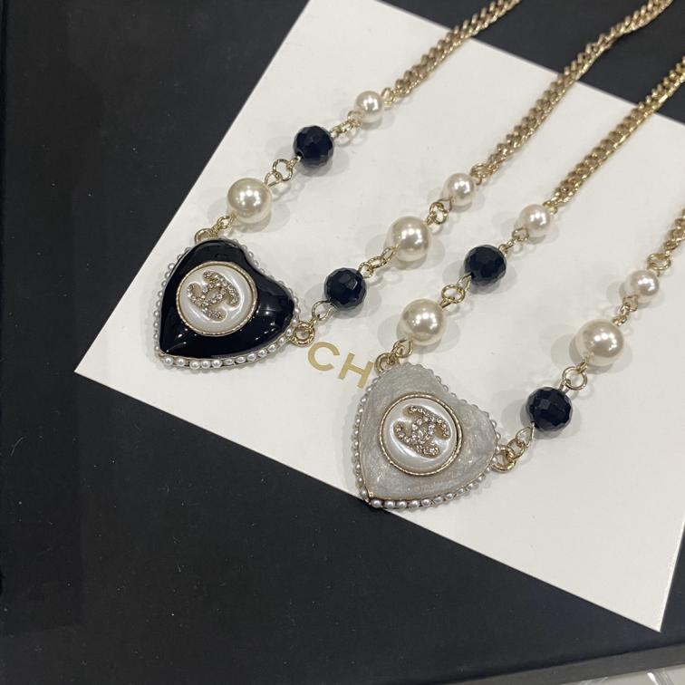 B567/B568 Chanel heart necklace