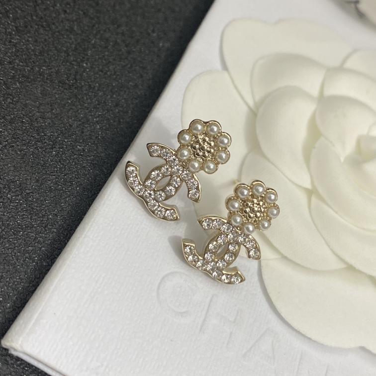 A1025 Chanel earrings