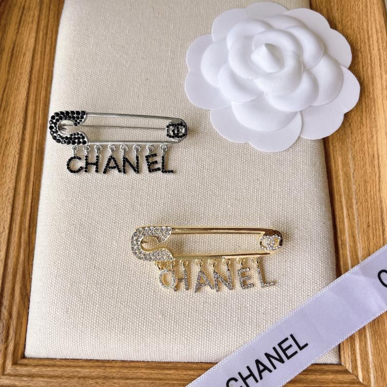 D122 Chanel Pin brooch