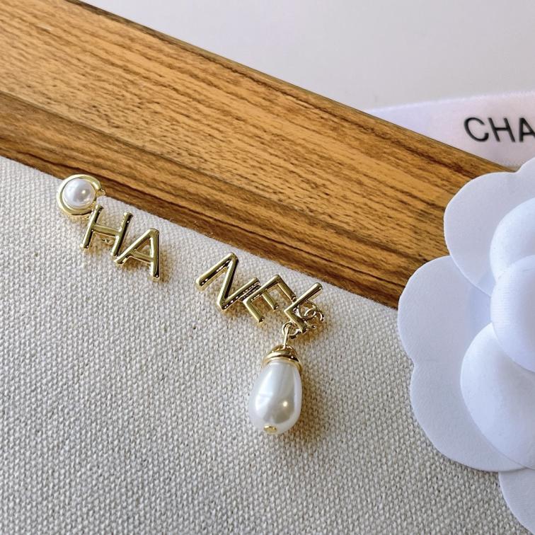 A840 Chanel earrings