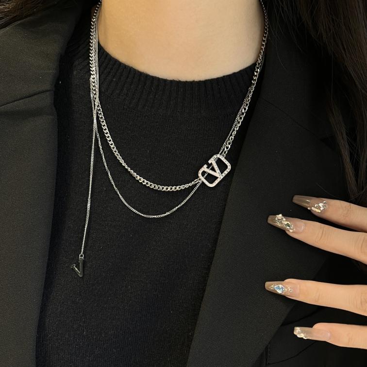 X491 Valentino necklace