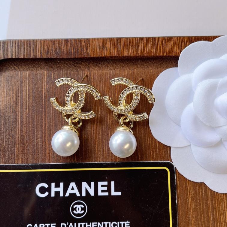A844 Chanel CC earrings