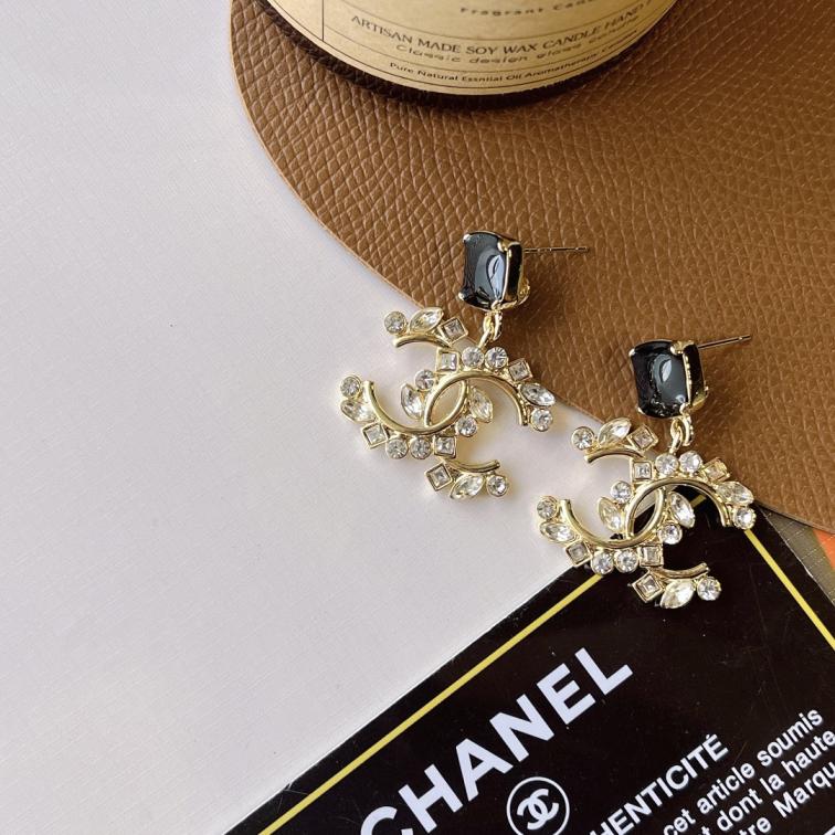 A846  Chanel earrings