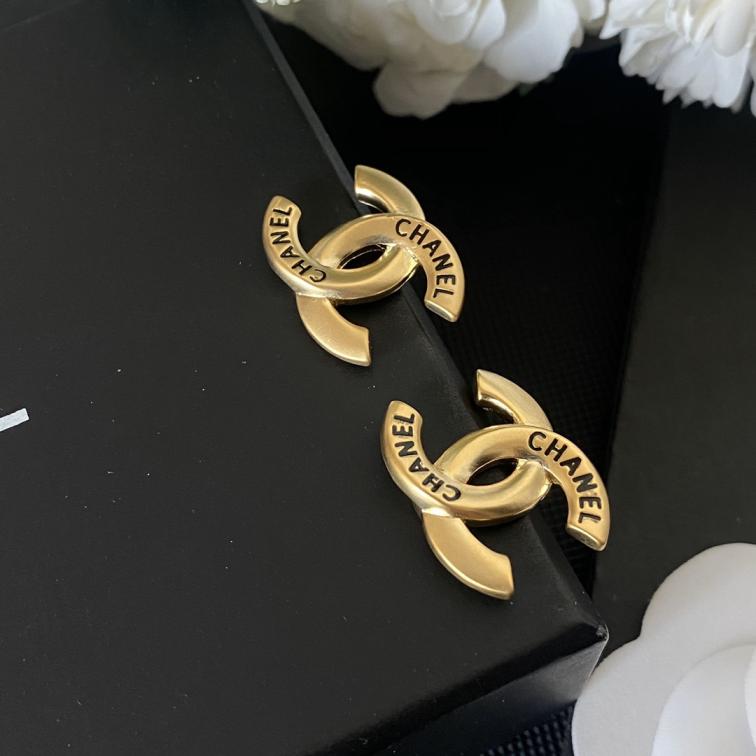 A521  Chanel earrings